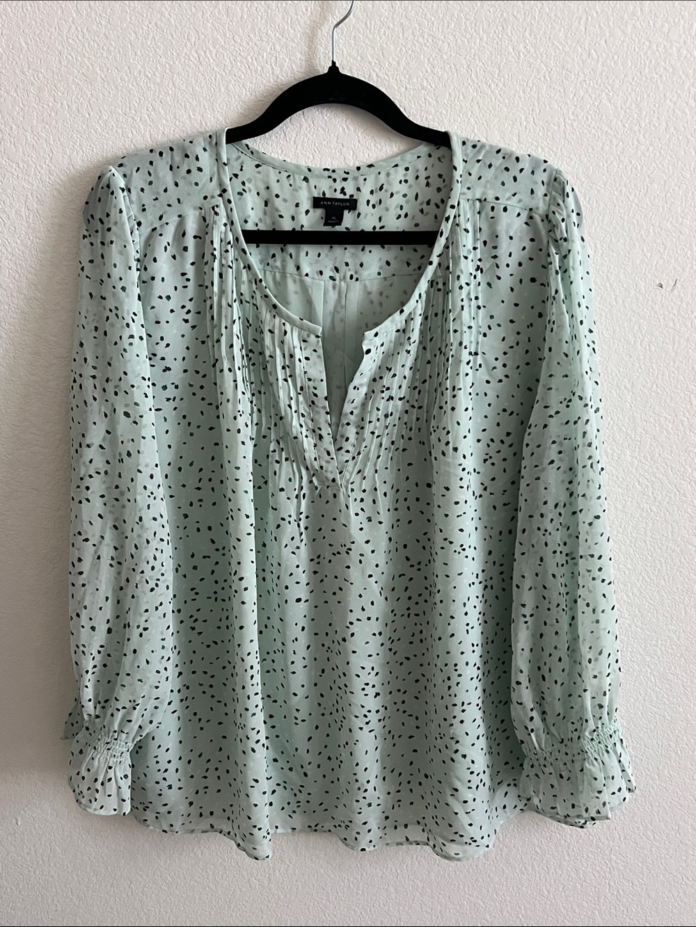 Ann Taylor Mint Green Pintuck Blouse with Speckle Print Flowy Size XL
